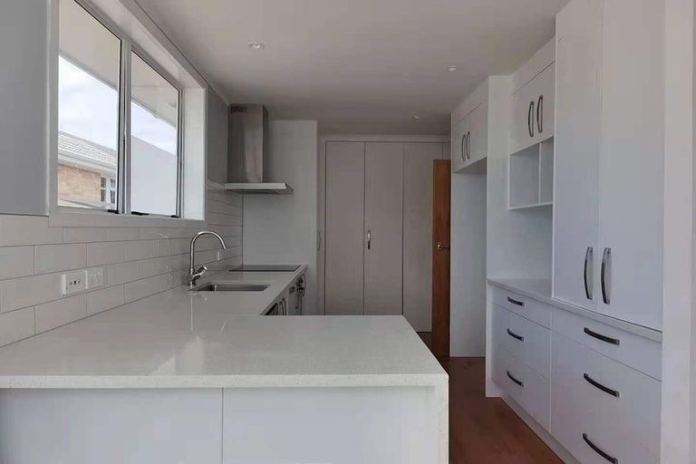 Photo of property in 4 Springbank Lane, Te Atatu Peninsula, Auckland, 0610