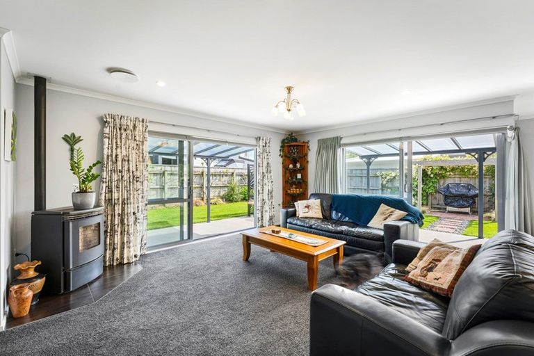 Photo of property in 38 Resolution Drive, Whitby, Porirua, 5024
