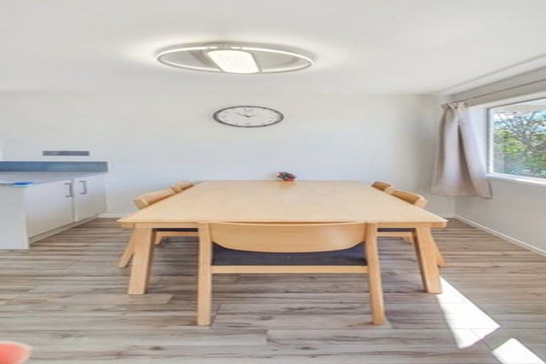 Photo of property in 90 Stanley Road, Glenfield, Auckland, 0629