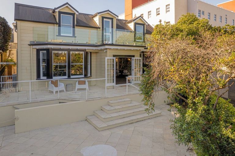 Photo of property in 15 Selwyn Terrace, Thorndon, Wellington, 6011