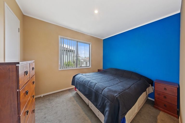 Photo of property in 71 Etherton Drive, Weymouth, Auckland, 2103