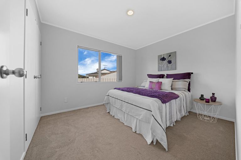 Photo of property in 2/105 Carnoustie Drive, Wattle Downs, Auckland, 2103