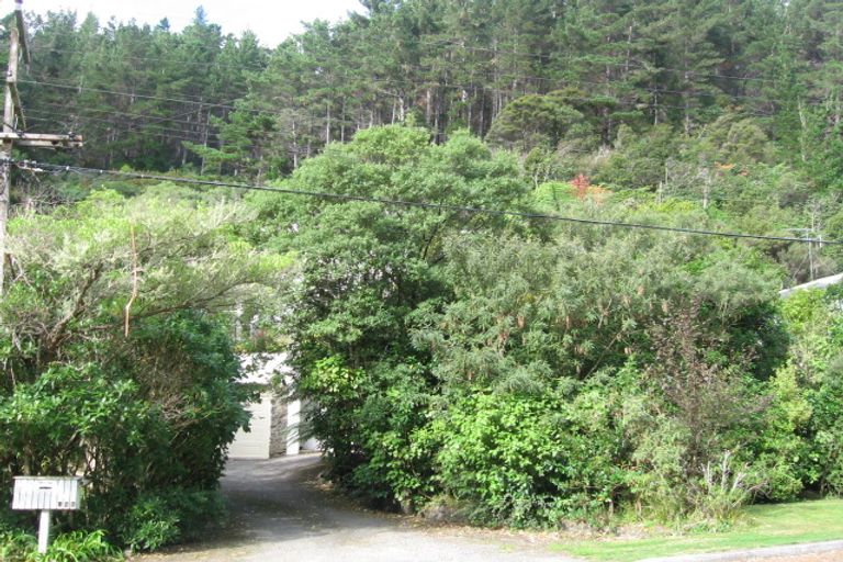Photo of property in 135 Pinehaven Road, Pinehaven, Upper Hutt, 5019