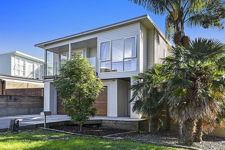 Photo of property in 8b Hauraki Road, Hauraki, Auckland, 0622