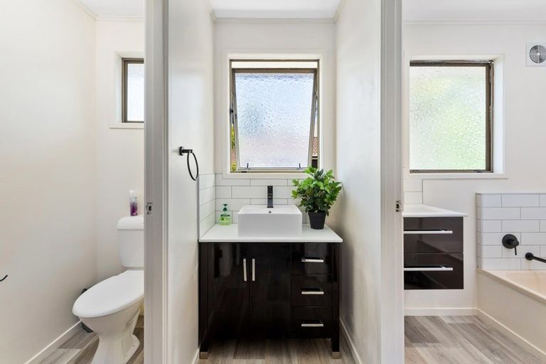 Photo of property in 53 Sunset Road, Totara Vale, Auckland, 0632