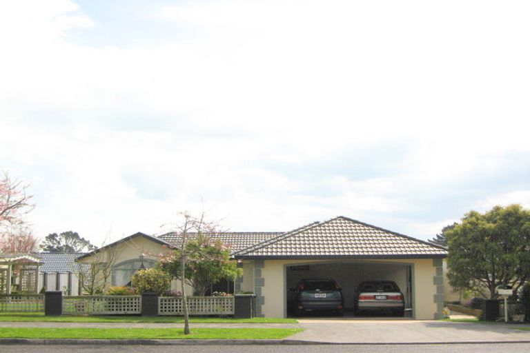 Photo of property in 14 Shelter Grove, Frankleigh Park, New Plymouth, 4310