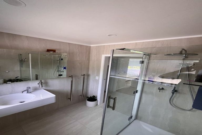 Photo of property in 2/60 Maritime Terrace, Birkenhead, Auckland, 0626