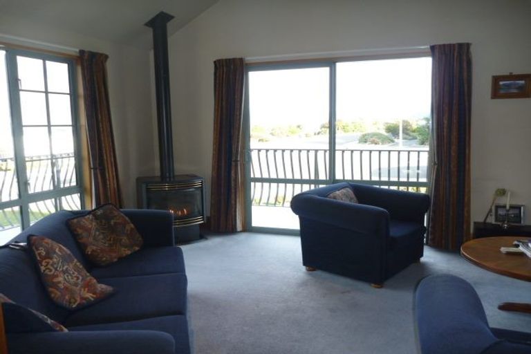 Photo of property in 49 Cedar Drive, Kelvin Heights, Queenstown, 9300
