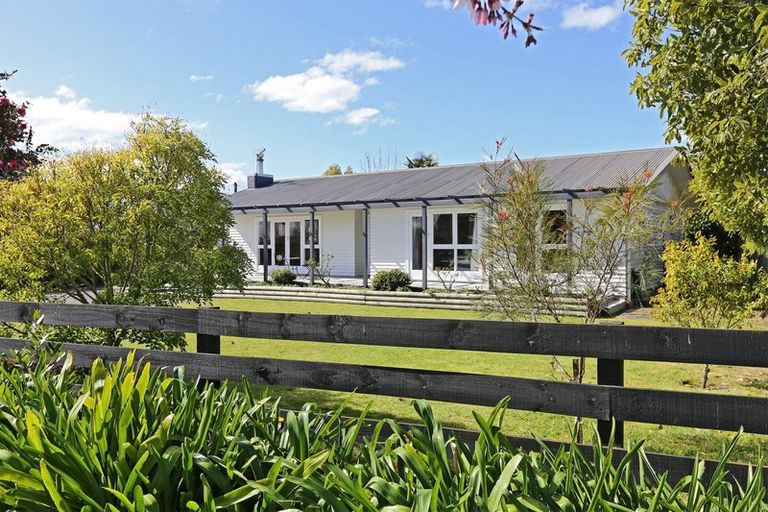 Photo of property in 27 Breadalbane Road, Havelock North, 4130