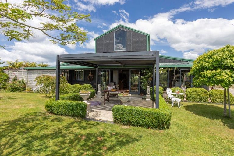 Photo of property in 72 Township Road, Kumeroa, Woodville, 4997