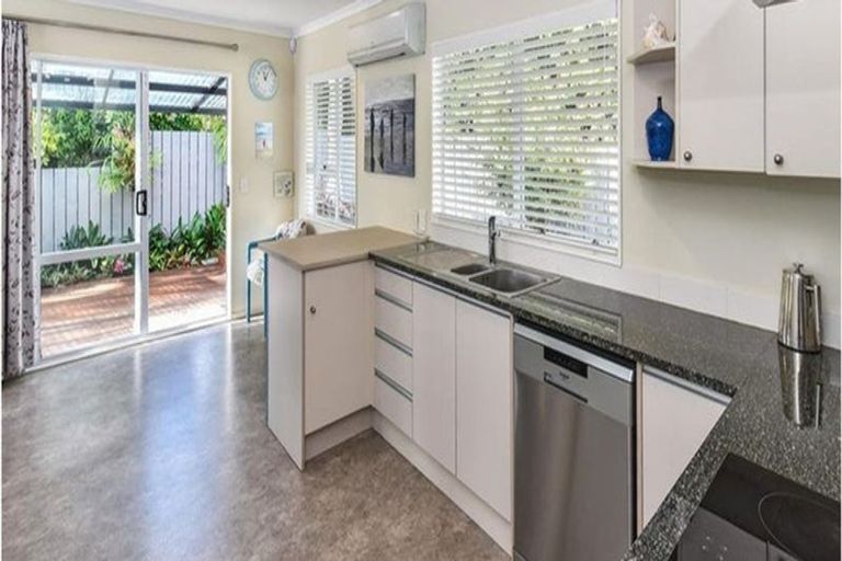 Photo of property in 2b Cliff Road, Papakura, 2110