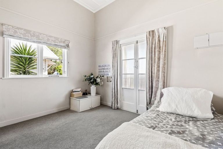 Photo of property in 96 Calliope Road, Stanley Point, Auckland, 0624