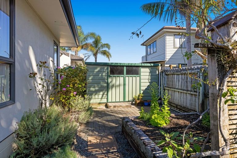 Photo of property in 43 Riverstone Road, Te Atatu Peninsula, Auckland, 0610