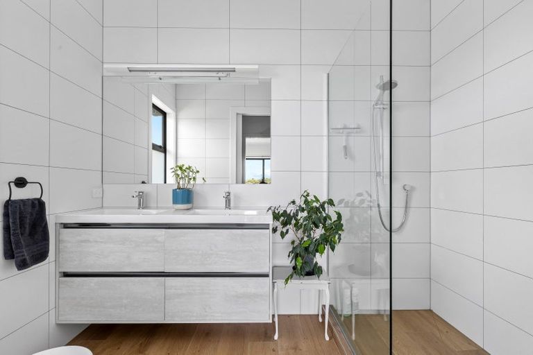 Photo of property in 39 Bayview Park Lane, Orewa, 0931