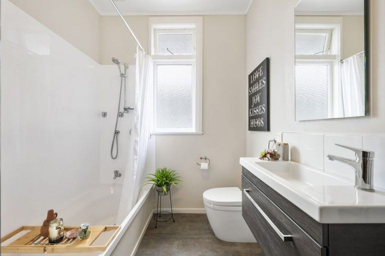 Photo of property in 1 Dee Street, Island Bay, Wellington, 6023