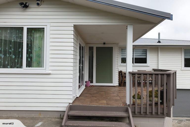 Photo of property in 16 Turville Crescent, Newlands, Wellington, 6037