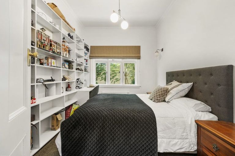 Photo of property in 210 Oriental Parade, Oriental Bay, Wellington, 6011