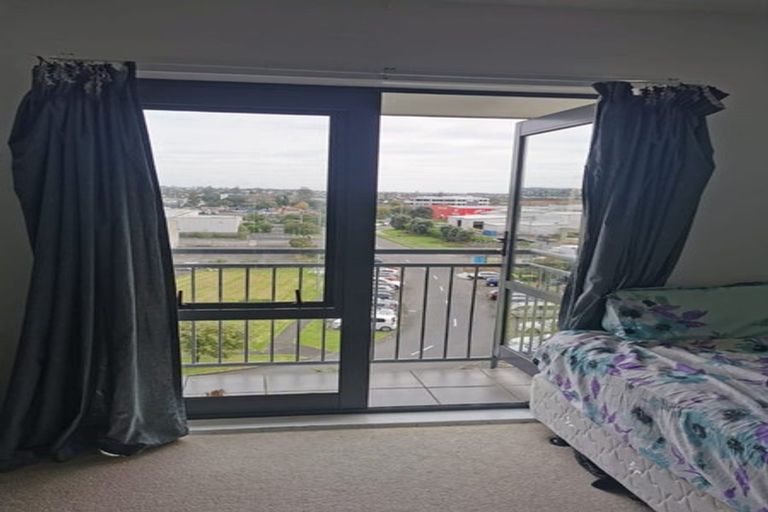 Photo of property in 5d/10 Crown Lynn Place, New Lynn, Auckland, 0600