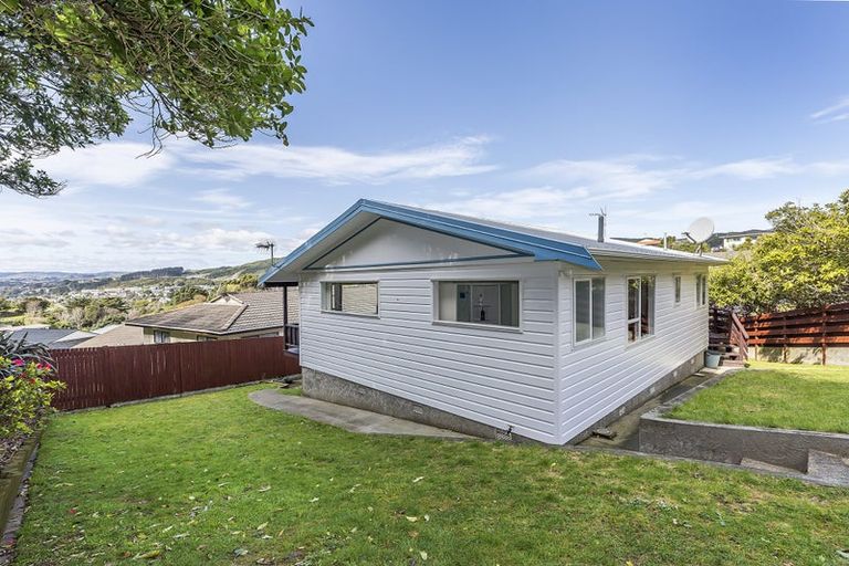 Photo of property in 34 Fyvie Avenue, Tawa, Wellington, 5028