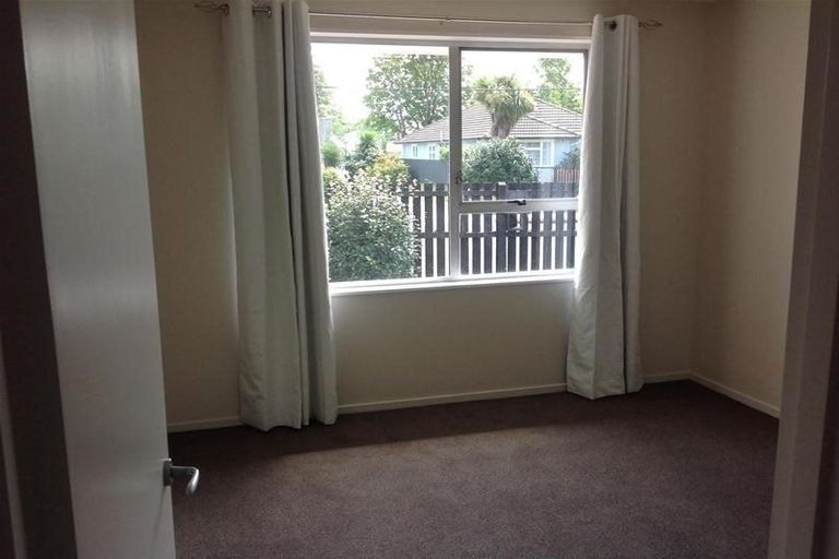 Photo of property in 2/132 Mcfaddens Road, St Albans, Christchurch, 8052