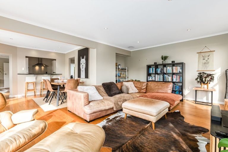 Photo of property in 7 Motukaraka Point, Pauatahanui, Porirua, 5381