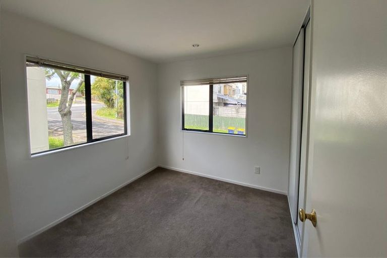 Photo of property in 3 Sun Place, Henderson, Auckland, 0612