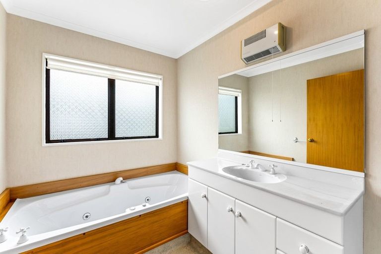 Photo of property in 26 Comeskey Grove, Elderslea, Upper Hutt, 5018