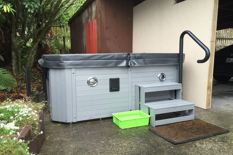 Photo of property in 5 Naera Place, Kawaha Point, Rotorua, 3010