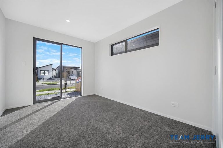 Photo of property in 21 Combat Street, Papakura, 2110