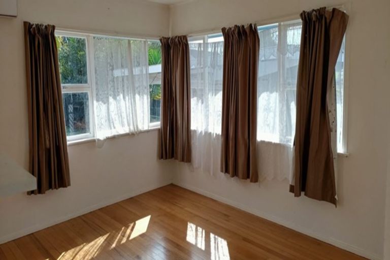Photo of property in 2/265 Massey Road, Mangere East, Auckland, 2024