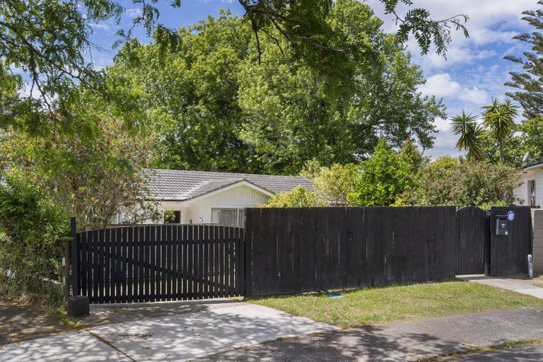 Photo of property in 71 Hartley Terrace, Massey, Auckland, 0614