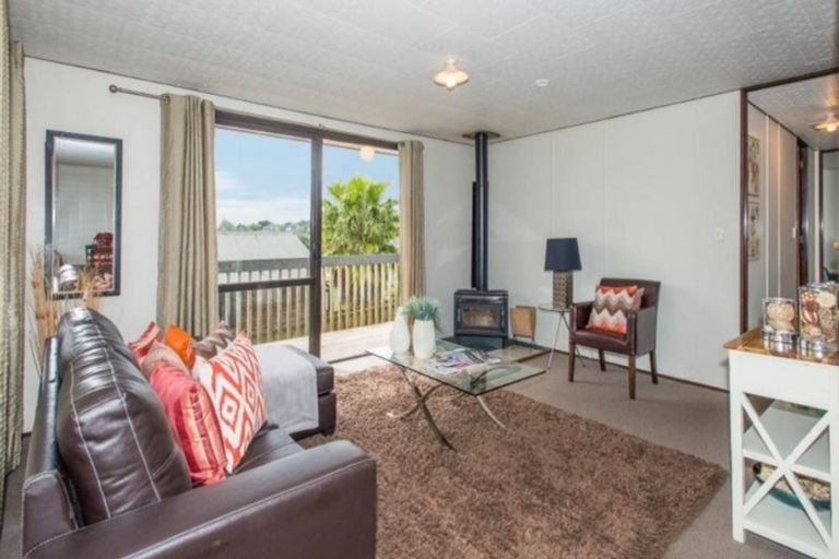 Photo of property in 233 Glengarry Road, Glen Eden, Auckland, 0602