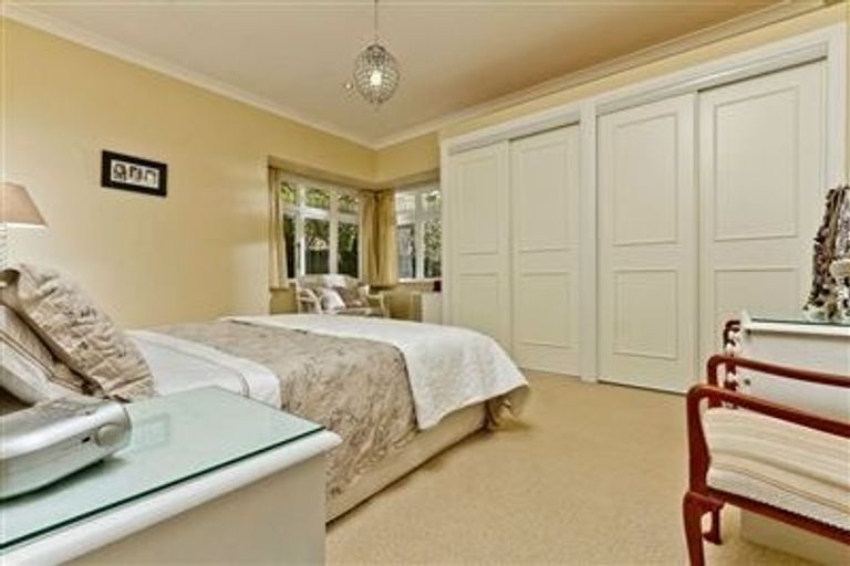 Photo of property in 13 Eastvale Close, Greenhithe, Auckland, 0632