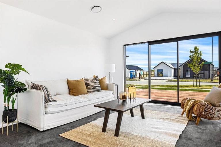 Photo of property in 37 Mcquillan Avenue, Woodend, 7610