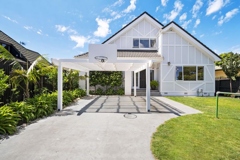 Photo of property in 17 Phoenix Avenue, Hokowhitu, Palmerston North, 4410