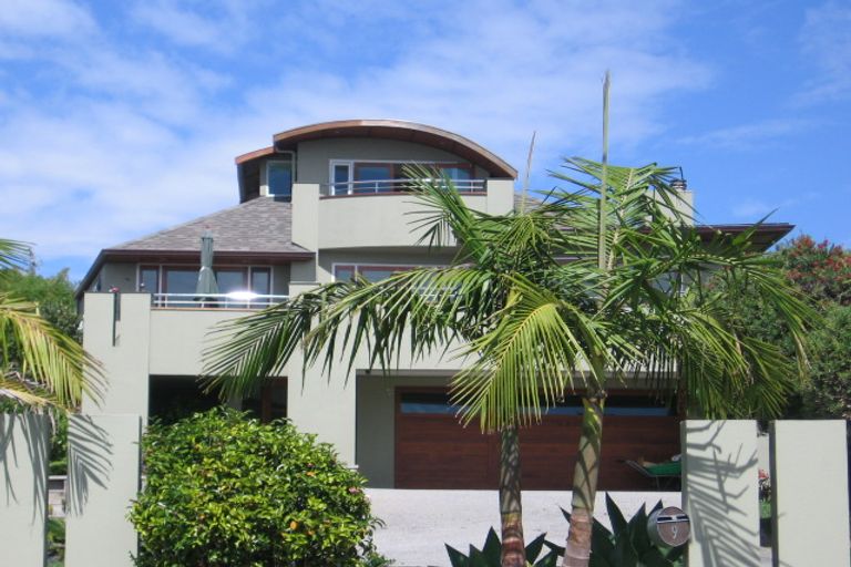 Photo of property in 9 Garadice Road, Rothesay Bay, Auckland, 0630