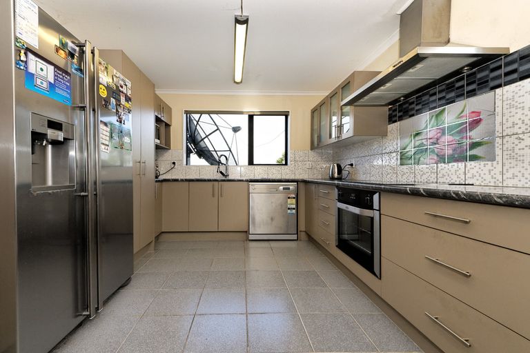 Photo of property in 40 Tiriwa Drive, Massey, Auckland, 0614