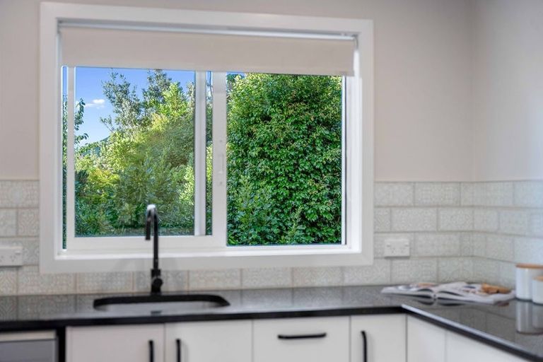 Photo of property in 27 Kotare Street, Waikanae, 5036