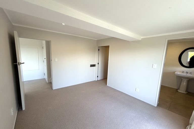 Photo of property in 25 Torwood Road, Khandallah, Wellington, 6035