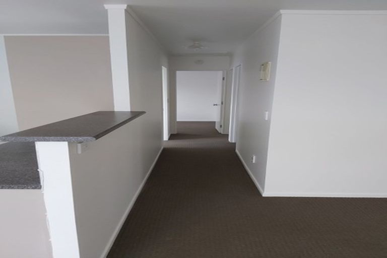 Photo of property in 6 Rickards Place, New Lynn, Auckland, 0600
