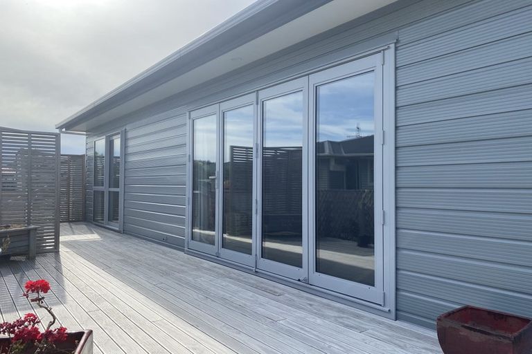 Photo of property in 8 Hadfield Place, Paraparaumu Beach, Paraparaumu, 5032