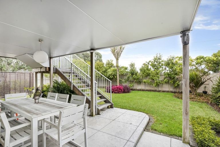 Photo of property in 3/108 East Coast Road, Forrest Hill, Auckland, 0620
