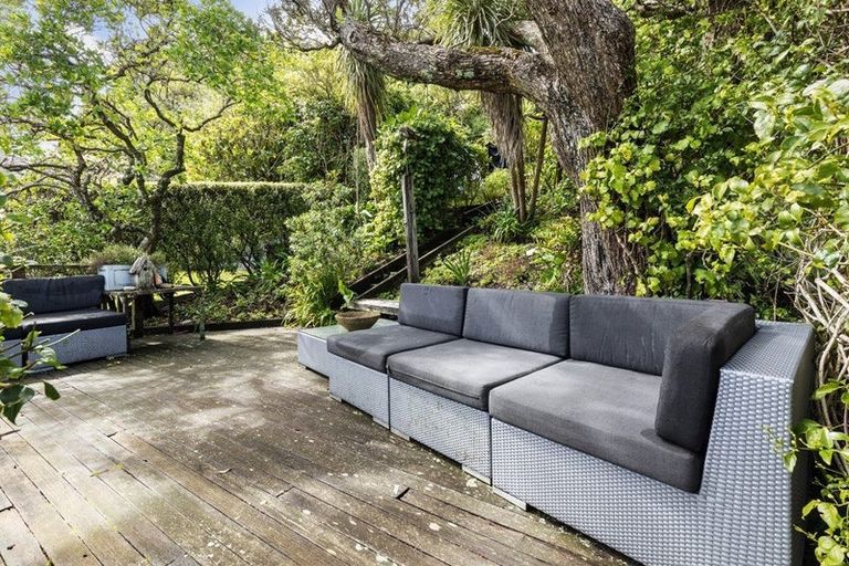 Photo of property in 43 Grove Road, Kelburn, Wellington, 6012