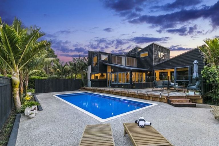 Photo of property in 6 Birchwood Grove, Greenhithe, Auckland, 0632