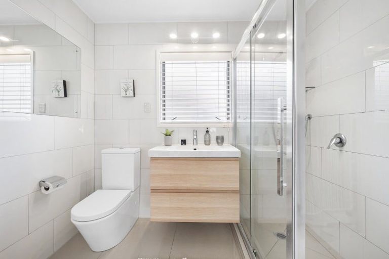 Photo of property in 2/59 Dalwhinnie Parade, Highland Park, Auckland, 2010