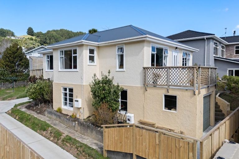 Photo of property in 5 Mahoe Street, Tawa, Wellington, 5028