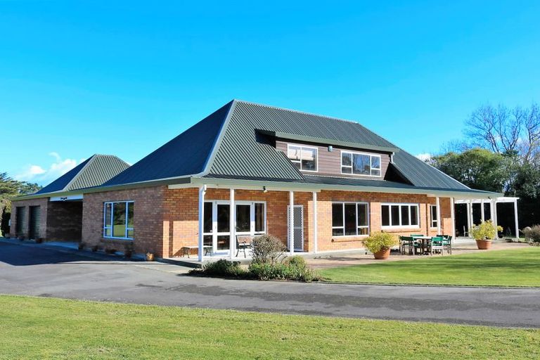 Photo of property in 64 Richmond Road, Carterton, 5713