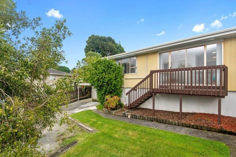Photo of property in 1/19 Kemp Road, Massey, Auckland, 0614