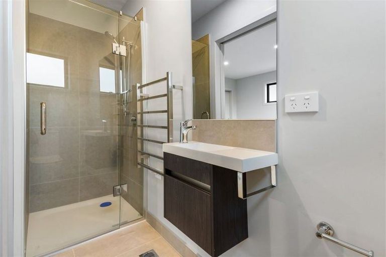 Photo of property in 2a Nerita Place, Long Bay, Auckland, 0630