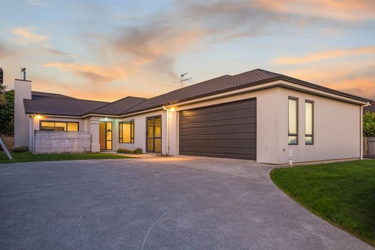 Photo of property in 32 Mo Street, Camborne, Porirua, 5026